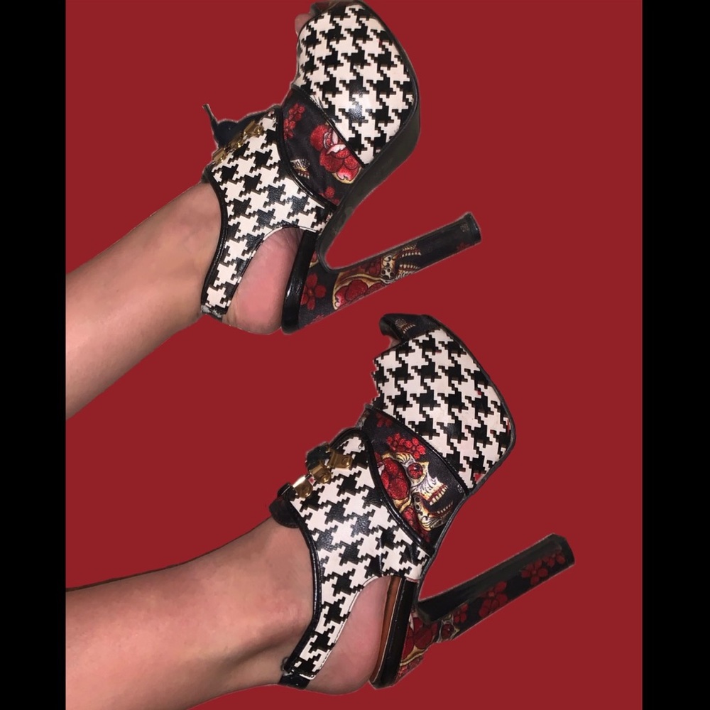 Patterned Red&Black Heels